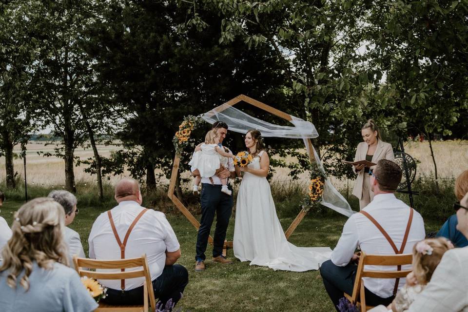 Outdoor lovelock ceremony