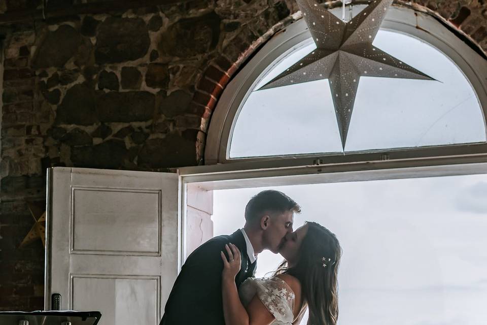 First kiss as husband & wife