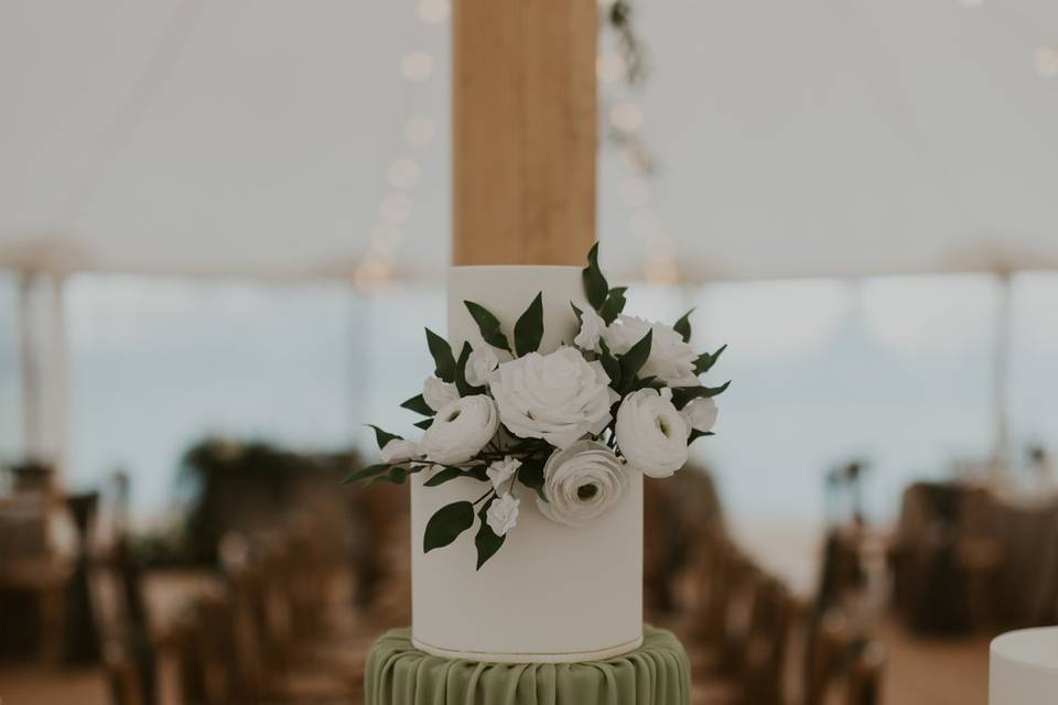 Green, white and gold 4 tiers