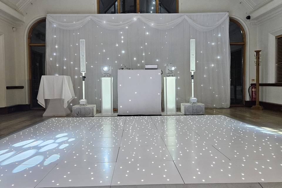 White dj, backdrop and dance f