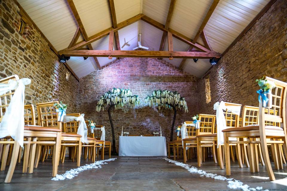 Dodford Manor Barn Wedding Venue_Rustic Threshing Barn civil ceremony barn wedding venue east midlands _Wedding Ceremony decoration ideas