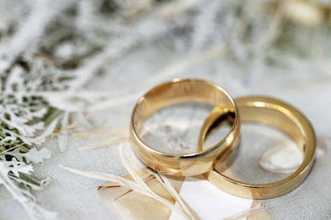 A set of gold rings