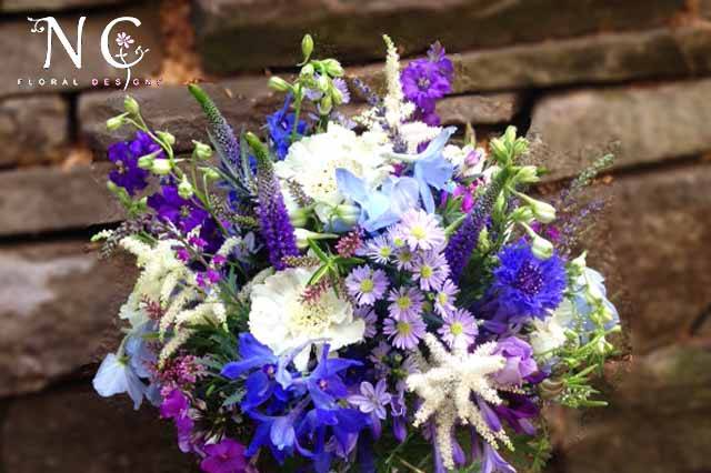 Shower bouquet cream and blue