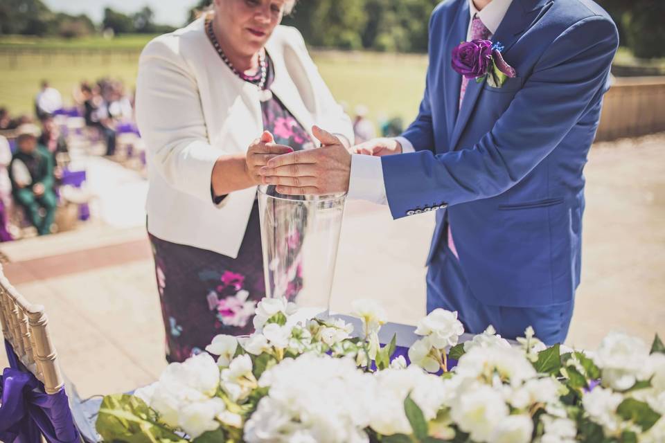 Lighting a unity candle