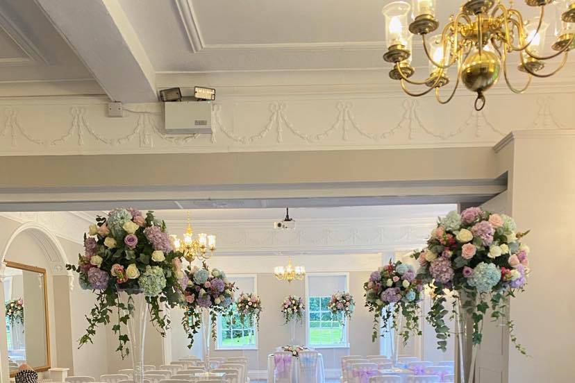 Statham Lodge Aisle Decor