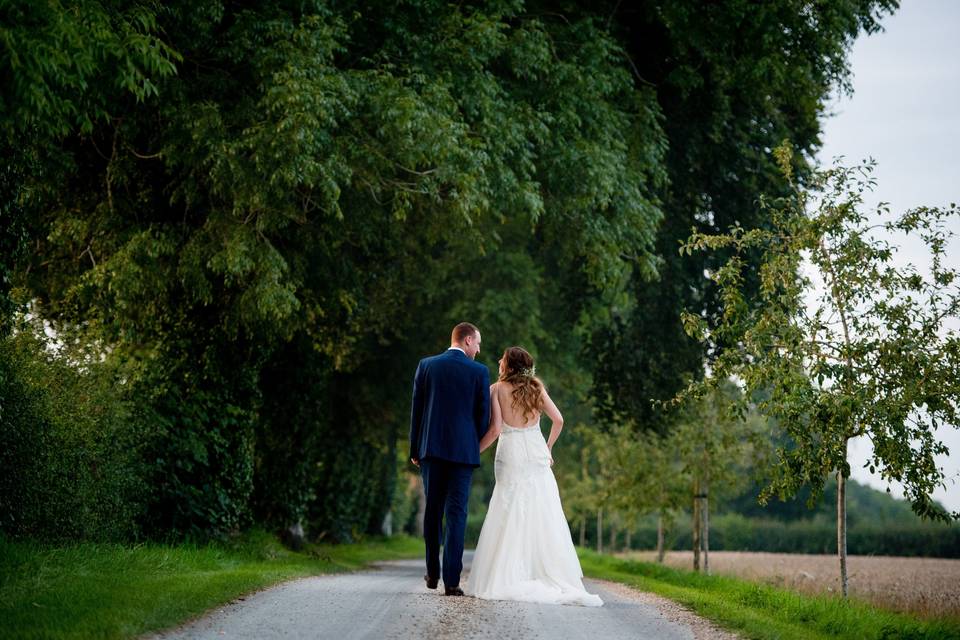 Couple walking - Geoff Kirby Photography