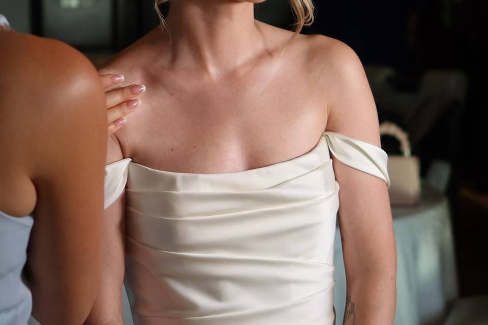 Soft, glowing bridal makeup