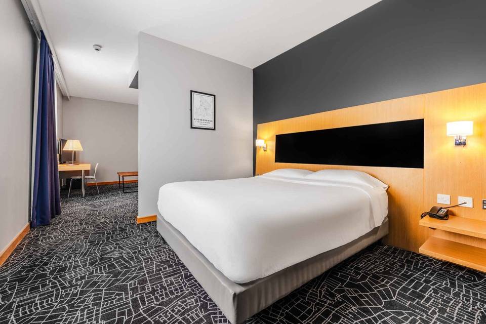 Suite bedroom