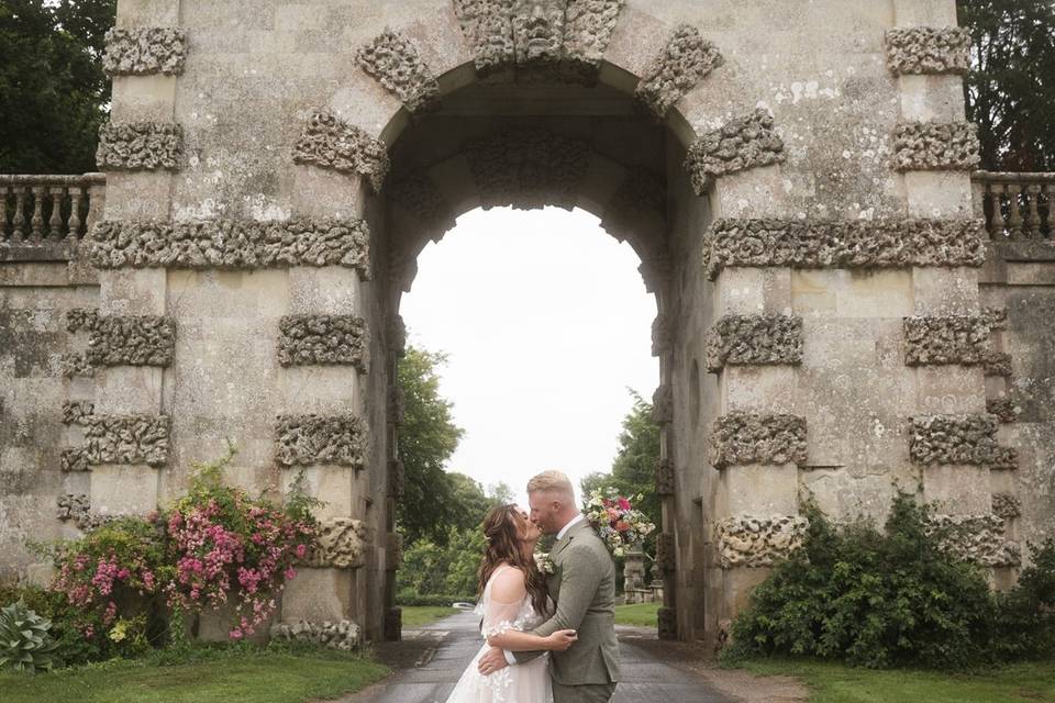 Portraits at the arch