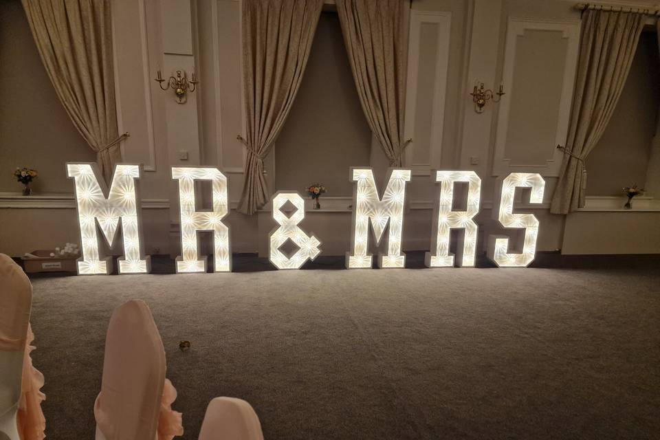 Mr &Mrs