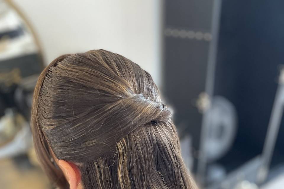 Soft wave and half up twist