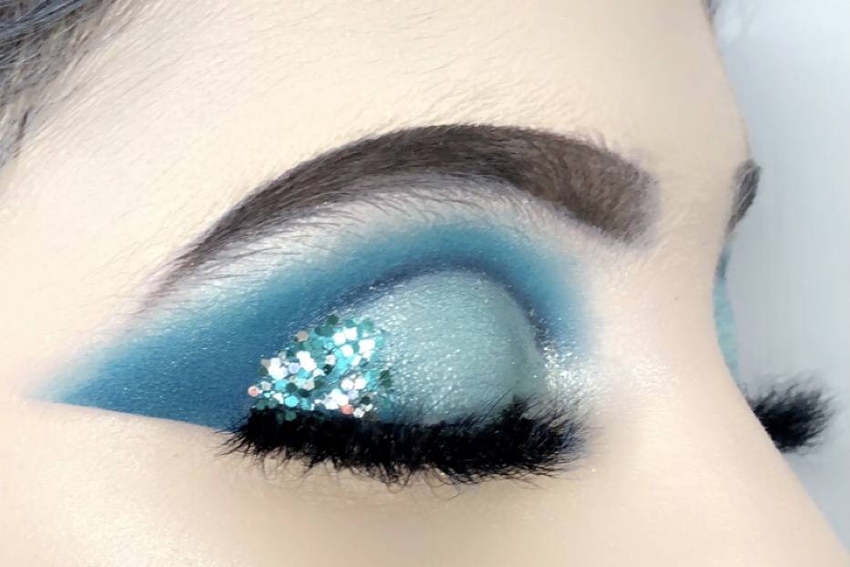Cut crease
