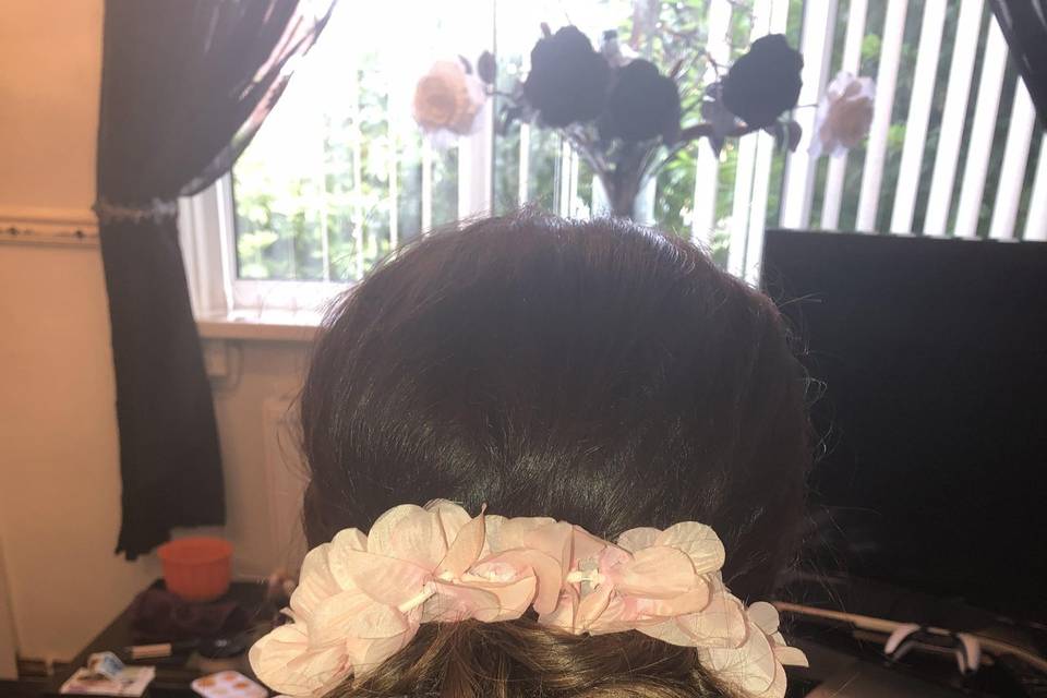 Curly low bun