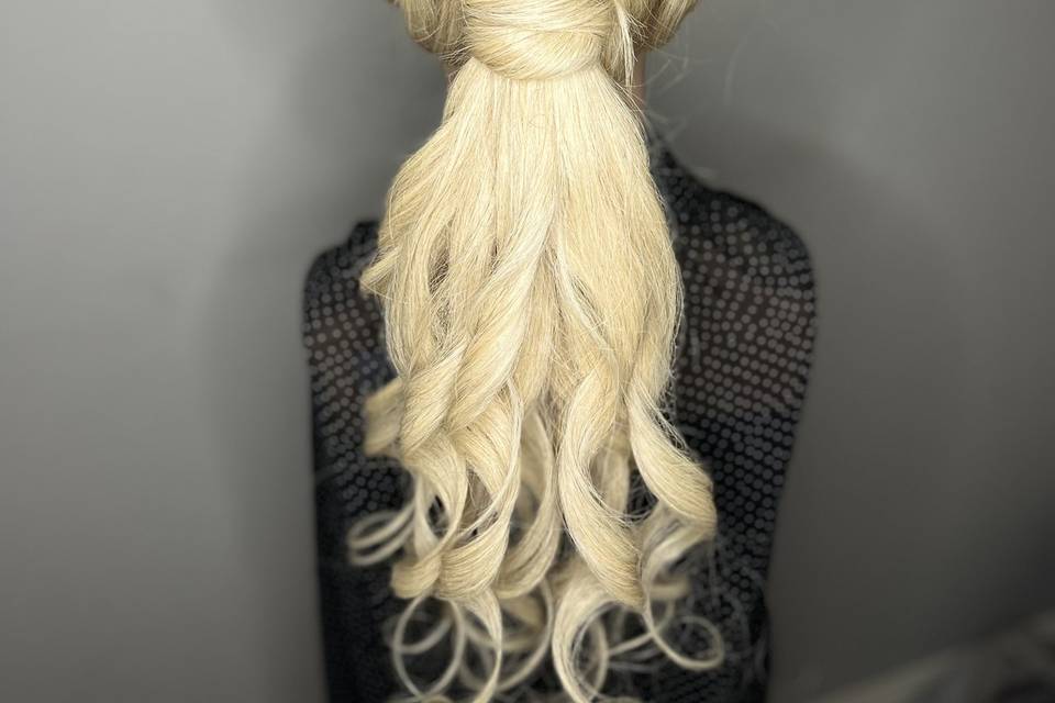 Braided low pony