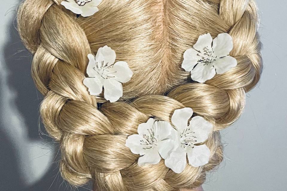 Floral hair accessories