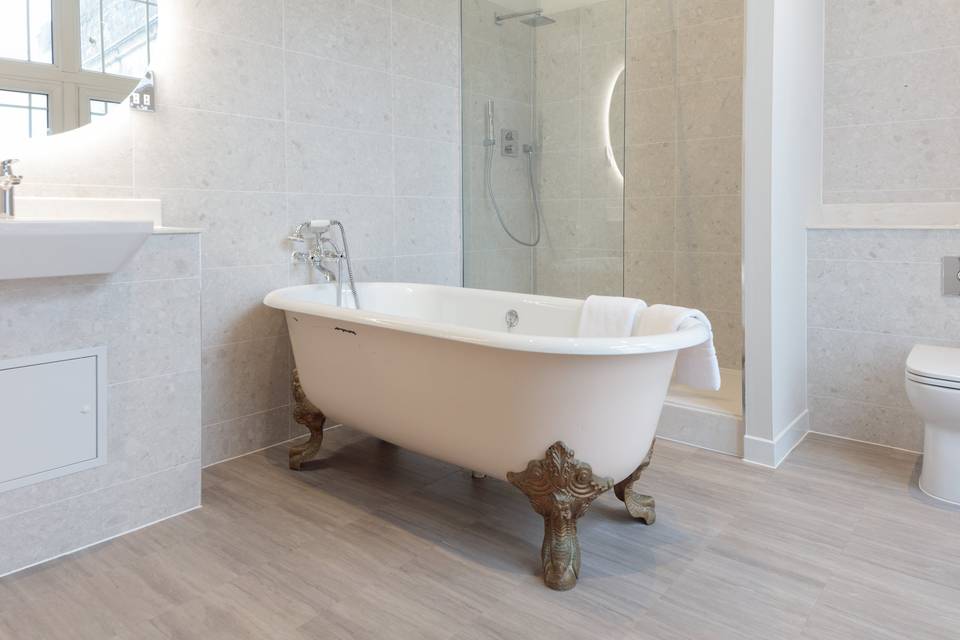 Suite Bathroom