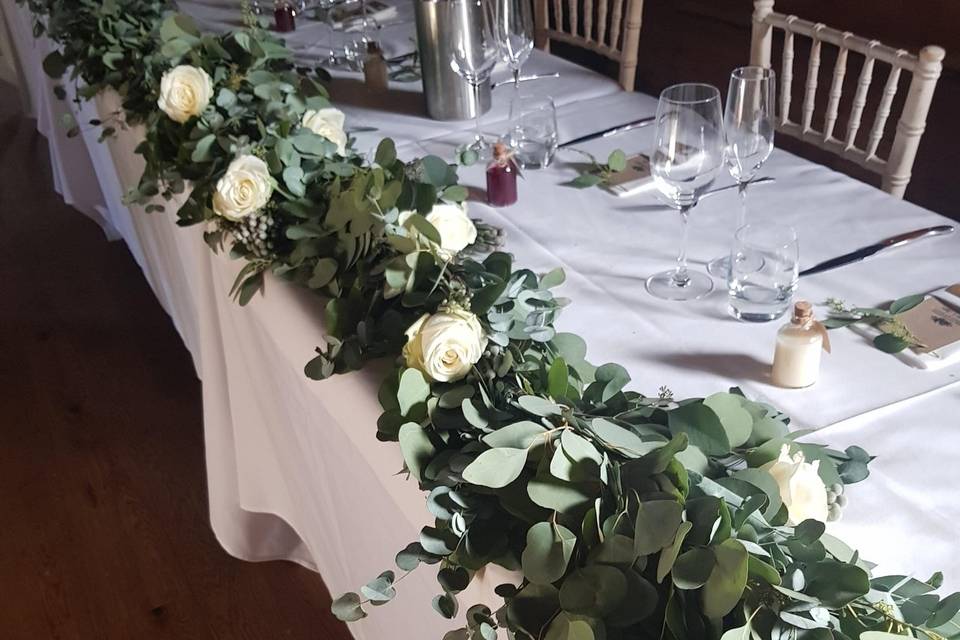 Top table garland