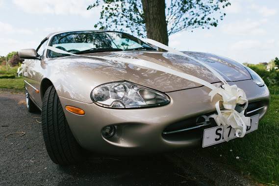 Jaguar XK8 in gold