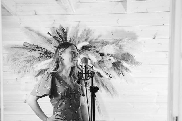 Carol-Anne Rogers Wedding Singer