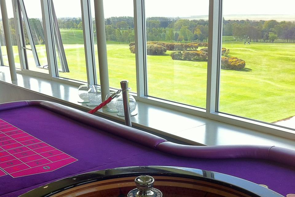 Full size roulette table