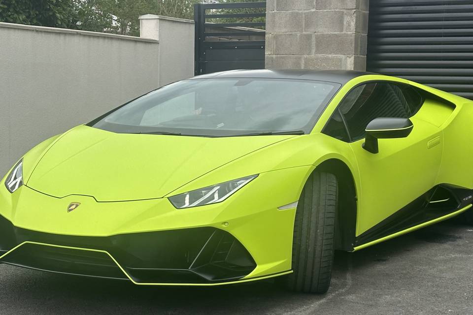 Hire a supercar for a wedding