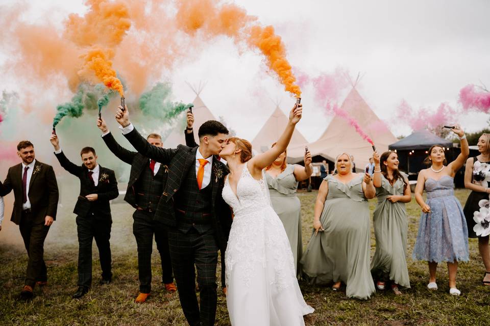 Wedding smoke bombs