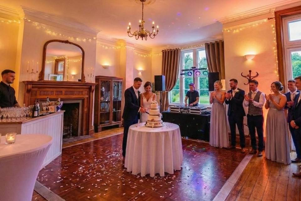 Cake cutting