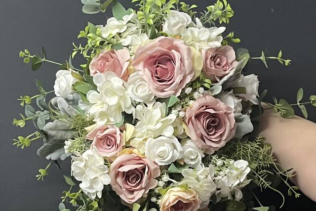 Teardrop bridal bouquet