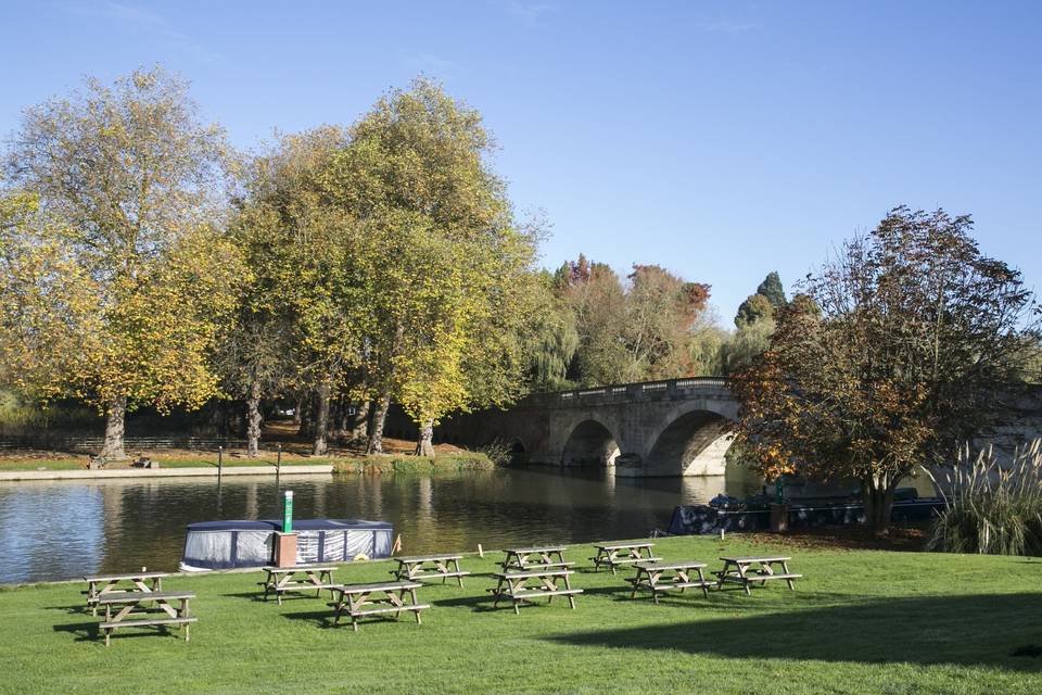 Shillingford Bridge Hotel