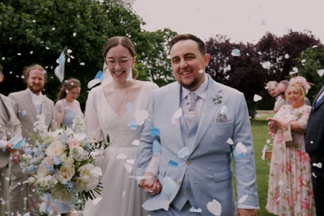Confetti throw