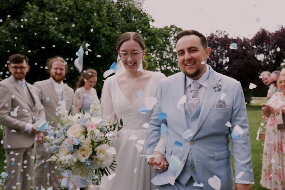 Confetti throw