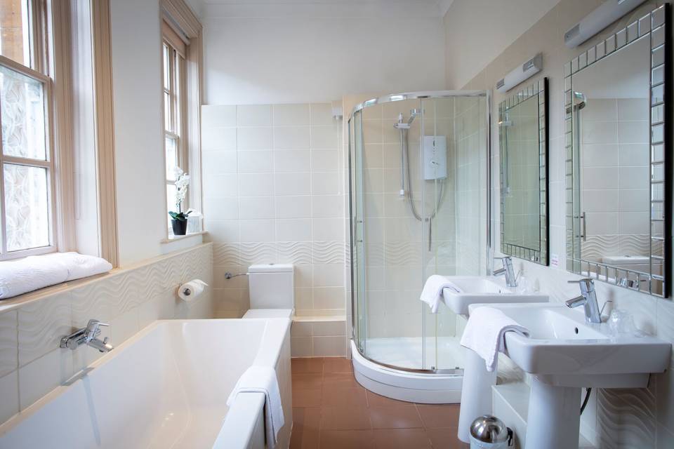 Holly Suite - Bathroom