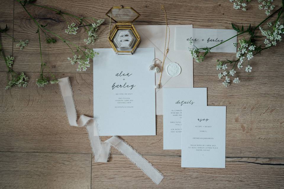 Aurelia Invitation Suite