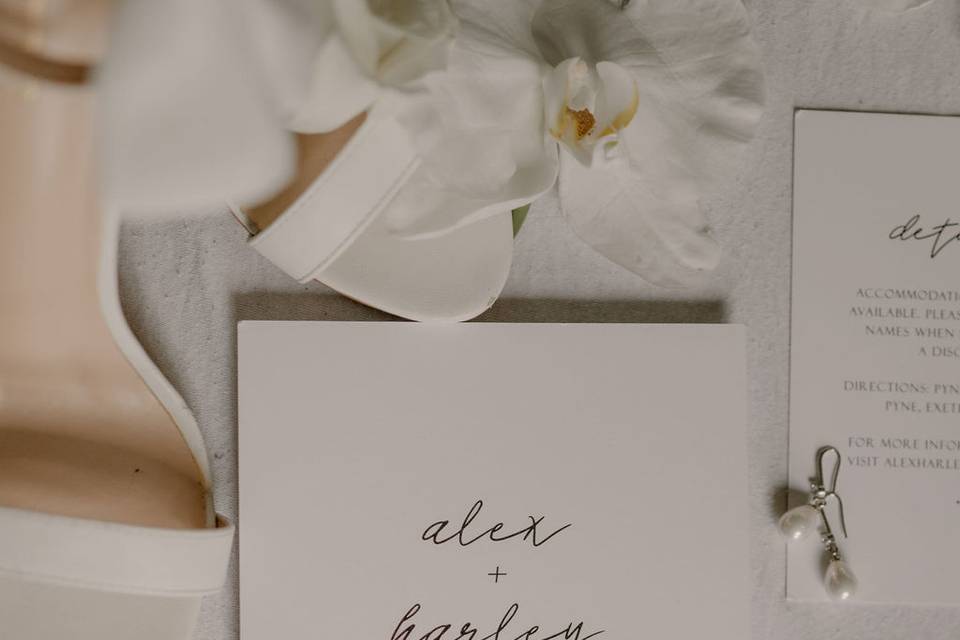 Aurelia Invitation Suite