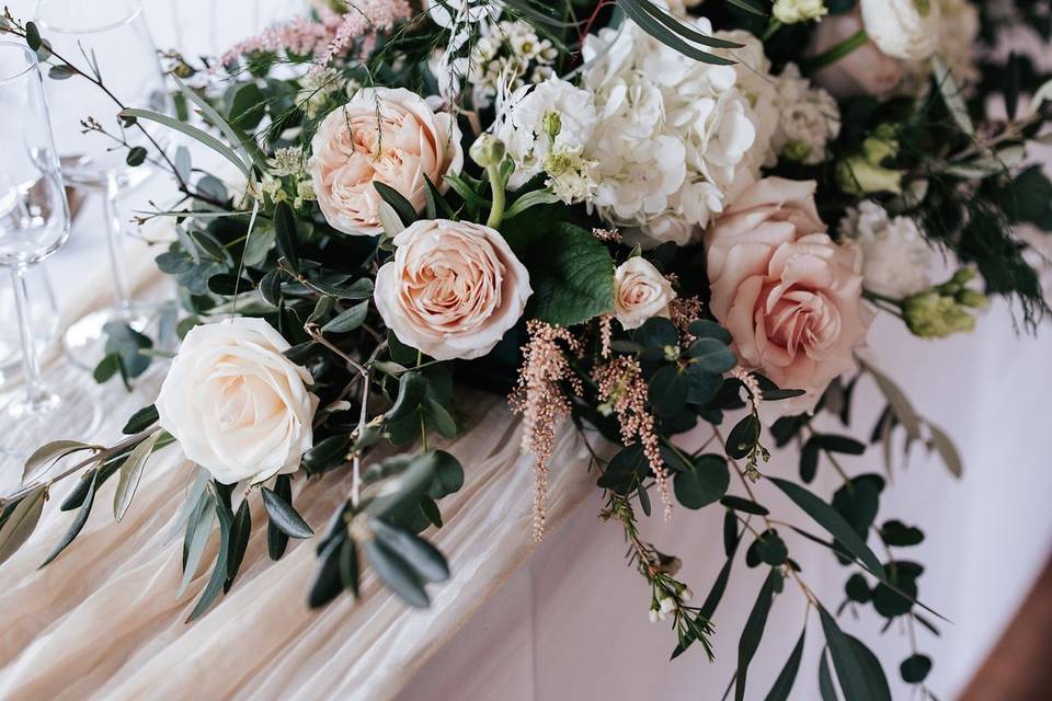 Sweetheart table arrangement