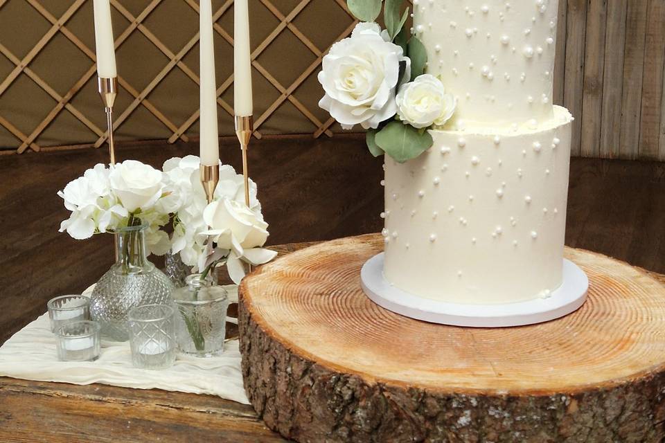 Elegant Buttercream Cake