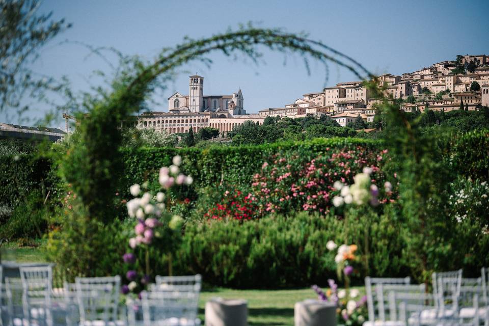 Ceremony with Assisi view