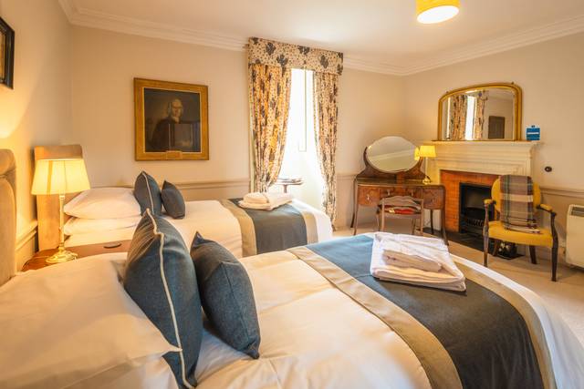 Twin bedroom