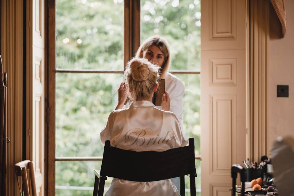Morning makeup prep