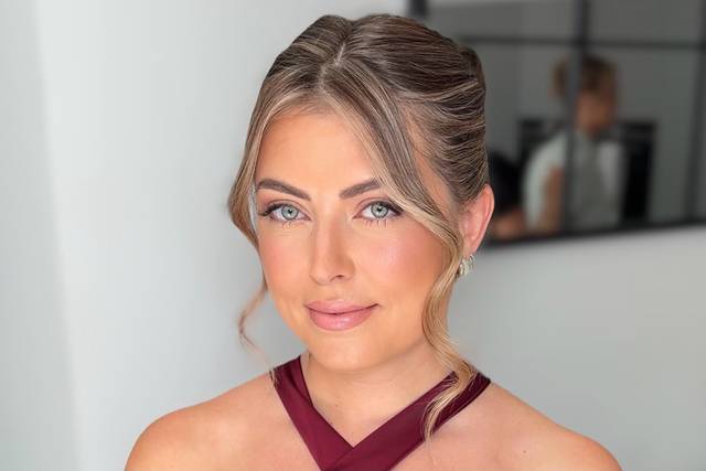 Soft glam bridesmaid makeup