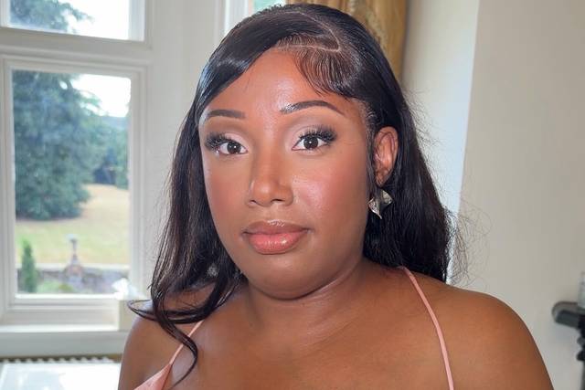 Soft glam bridesmaid makeup