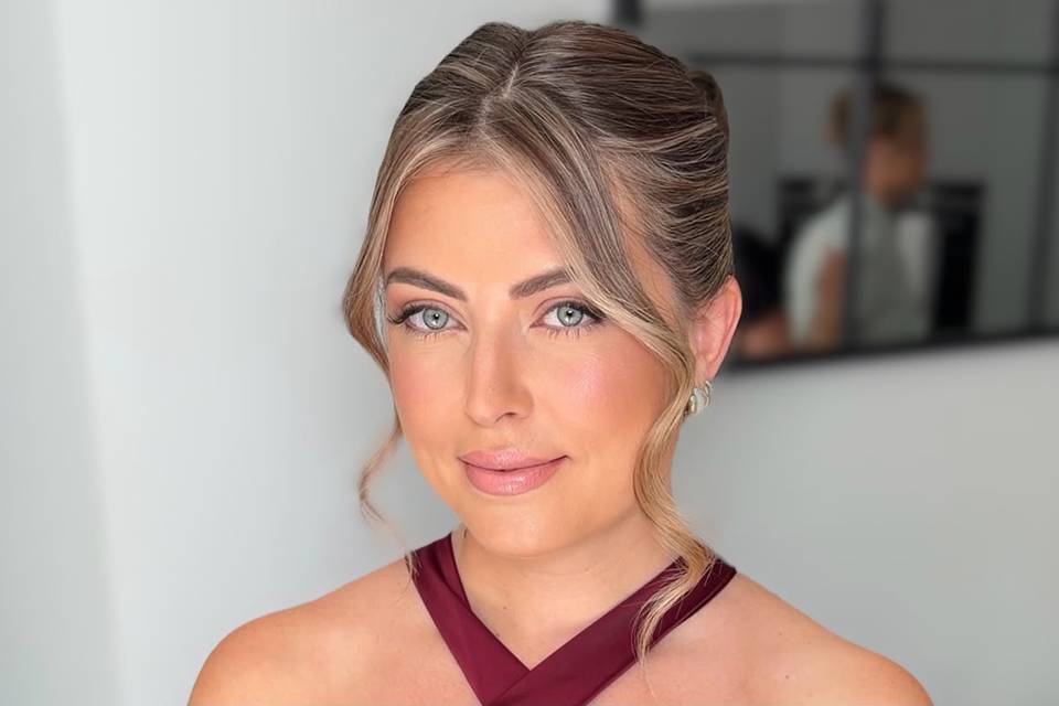 Soft glam bridesmaid makeup