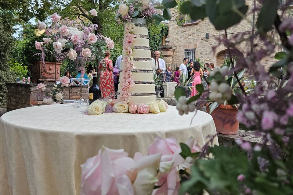 Wedding cake in the garden