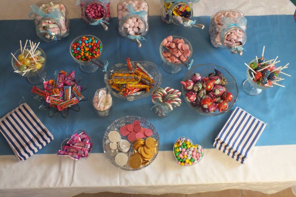 Blue themed sweet table