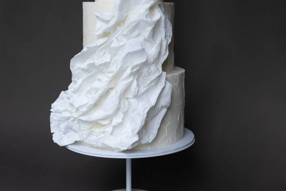 Modern tiered wedding cake