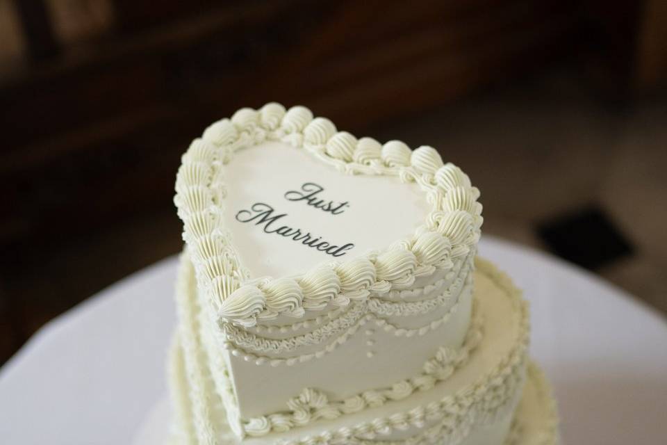 Vintage wedding cake