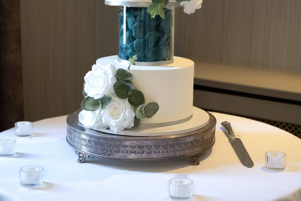 Modern wedding cake