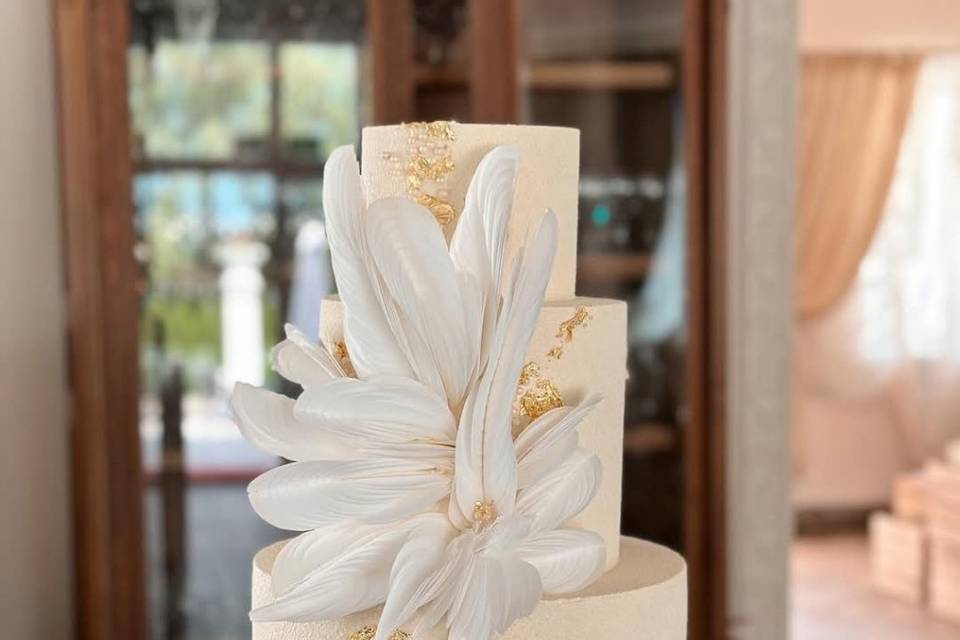 Modern wafer paper flowers