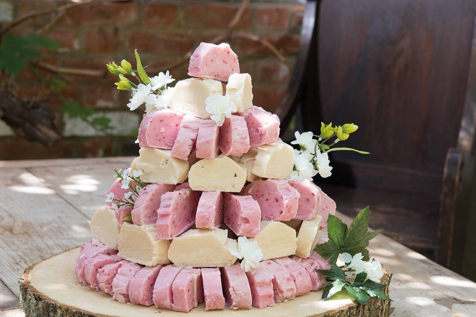 Wedding fudge sculpture