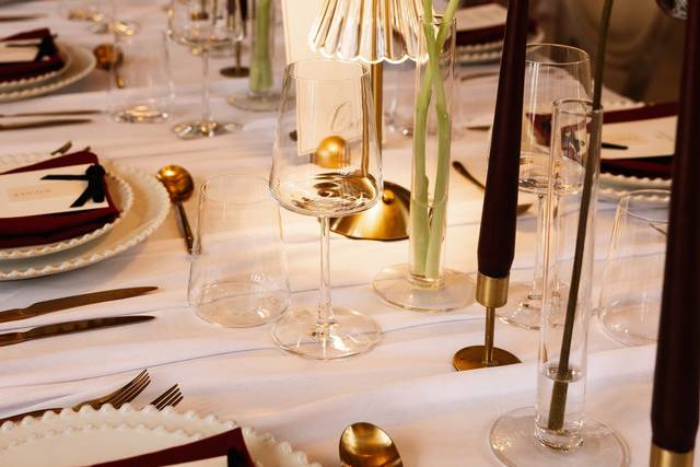 Burgundy tablescape